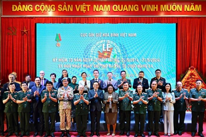 Phó Thủ tướng Trần Lưu Quang cùng đại biểu Bộ, ngành, Đại sứ các nước, Trưởng đại diện các tổ chức quốc tế tham dự Lễ kỷ niệm. (Ảnh: Lam Hạnh)