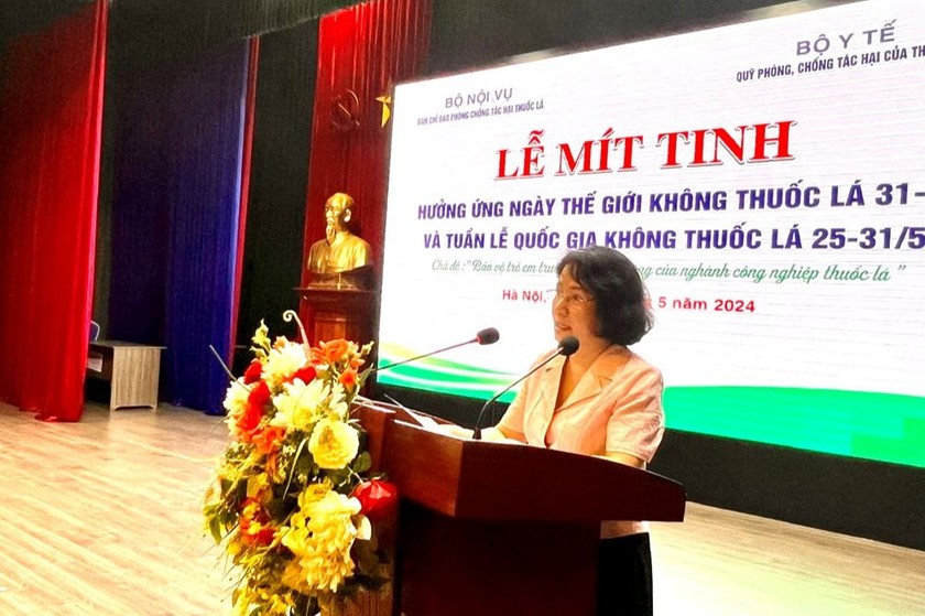 Ths. Bs Phan Thị Hải, Phó Giám đốc Phụ trách Quỹ Phòng, chống tác hại của thuốc lá phát biểu tại lễ mít tinh.