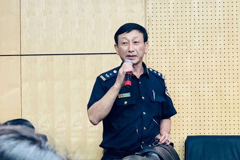Ông Nguyễn Quang Hùng (đại diện Cục Thuế XNK, Tổng cục Hải quan) chia sẻ về đề xuất thu thuế GTGT đối với đơn hàng giá trị nhỏ. (Ảnh: H.Giang).