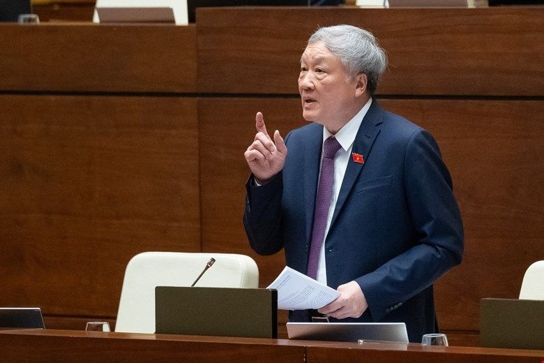 Chánh án Tòa án nhân dân tối cao Nguyễn Hòa Bình phát biểu giải trình tại phiên họp. (Ảnh: Quochoi.vn).