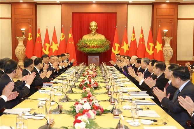 Tổng Bí thư Nguyễn Phú Trọng hội đàm với Tổng Bí thư Ban Chấp hành Trung ương Đảng Cộng sản Trung Quốc, Chủ tịch nước Cộng hòa Nhân dân Trung Hoa Tập Cận Bình thăm cấp Nhà nước tới Việt Nam, tháng 12/2023. 