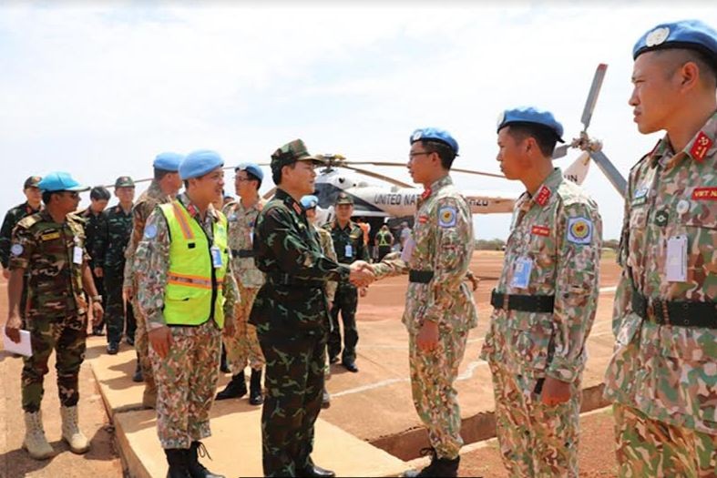 Trung tướng Phạm Trường Sơn thăm, làm việc với lực lượng GGHB của Việt Nam tại Phái bộ UNISFA. (Ảnh: L.Hạnh)