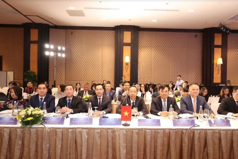 Tổng cục trưởng Nguyễn Văn Cẩn (thứ 3 từ phải sang) và các đại biểu tham dự Hội nghị Tổng cục trưởng Hải quan ASEAN. (Ảnh: P.Đào)