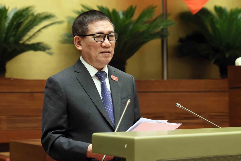 Bộ trưởng Bộ Tài chính Hồ Đức Phớc trình bày Tờ trình về dự án Luật Thuế giá trị gia tăng (sửa đổi).