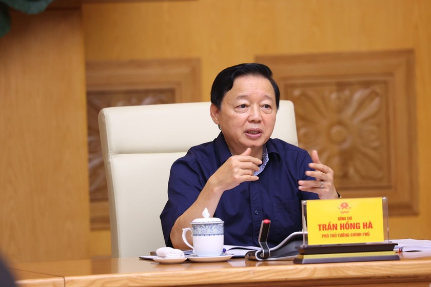 Phó Thủ tướng Trần Hồng Hà yêu cầu Bộ Xây dựng tiếp tục hoàn thiện các dự thảo Nghị định. (Ảnh: VGP)