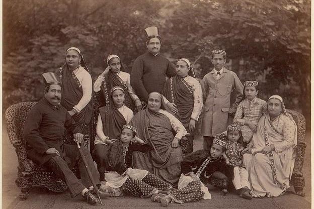 Bức ảnh tư liệu về một gia đình 13 người vào năm 1860. (Ảnh: Wiki Commons) 