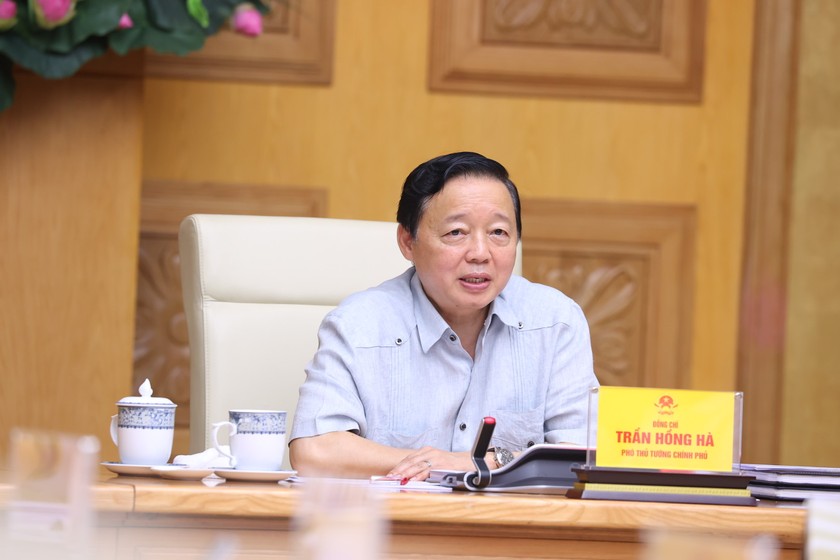 Phó Thủ tướng Trần Hồng Hà yêu cầu ưu tiên hộ dân tầng 1 khi cải tạo lại chung cư . (Ảnh: VGP)
