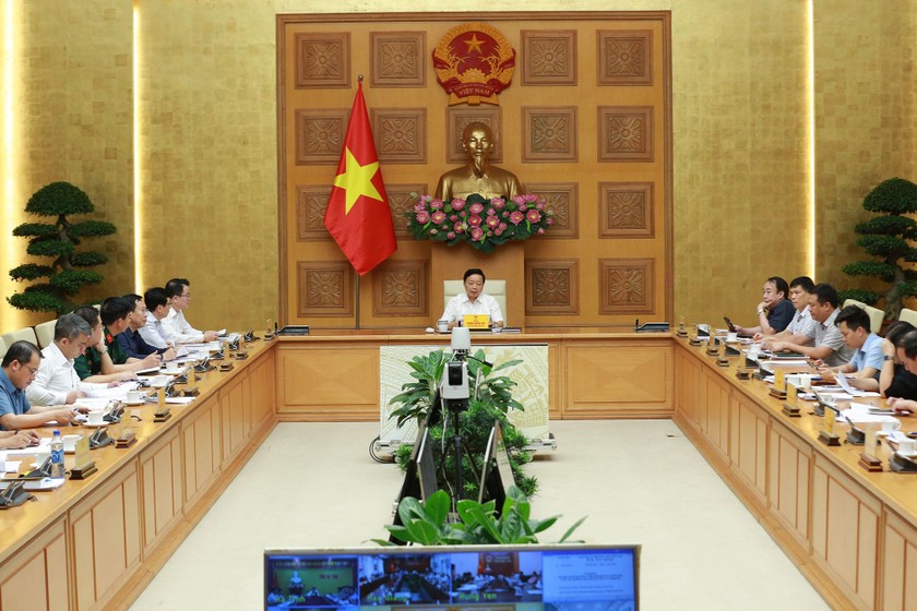 Phó Thủ tướng Trần Hồng Hà nhấn mạnh sự cần thiết ban hành dự thảo Nghị định quy định chi tiết một số điều và biện pháp thi hành Luật Đấu thầu về lựa chọn nhà đầu tư thực hiện dự án đầu tư có sử dụng đất. (Nguồn: D.T)
