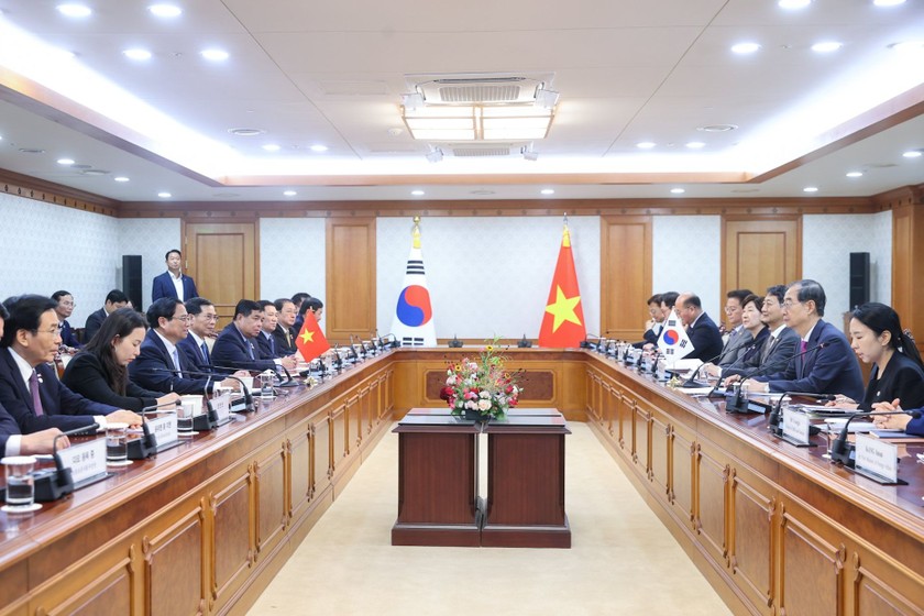 Thủ tướng Phạm Minh Chính hội đàm với Thủ tướng Hàn Quốc Han Duck Soo. (Ảnh: Dương Giang).