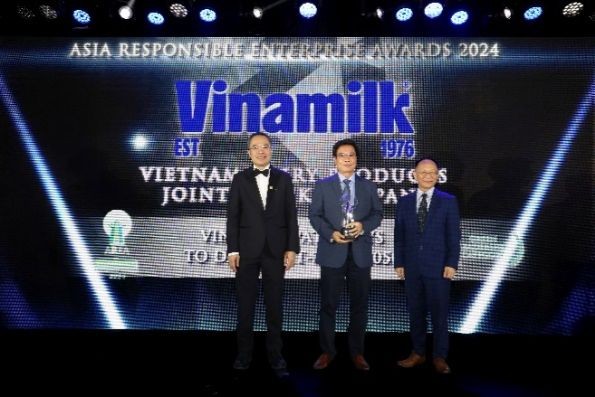 Vinamilk là doanh nghiệp ngành sữa duy nhất được vinh danh tại hạng mục Lãnh đạo xanh.