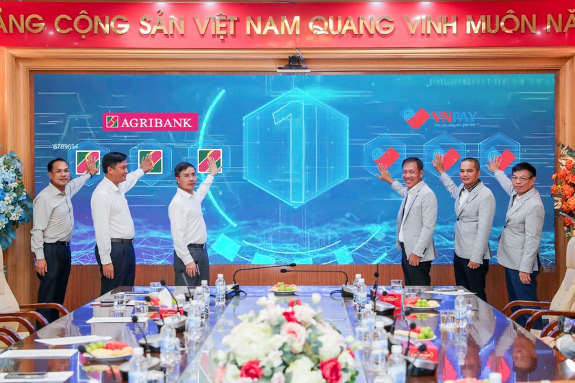 Đại diện lãnh đạo Agribank - VNPAY chính thức bấm nút ra mắt Giải pháp OSB.