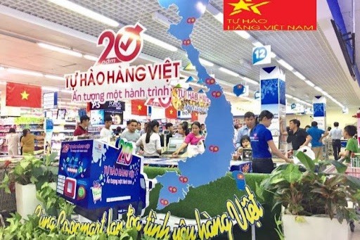 Chương trình nhận diện hàng Việt Nam thường niên trên quy mô toàn quốc với tên gọi “Tinh hoa hàng Việt Nam” “Tự hào hàng Việt Nam” năm 2024 gắn với kỷ niệm 15 năm thực hiện Cuộc vận động của ngành Công Thương. (Ảnh minh hoạ).