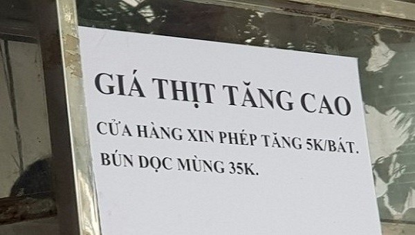 Hàng loạt mặt hàng tăng giá theo thịt lợn. Ảnh: Ngọc Trìu