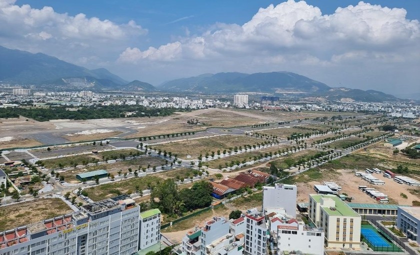 Các dự án BT chưa xong nhưng khu đất sân bay Nha Trang cũ bị doanh nghiệp phân lô, bán nền nhiều năm nay.