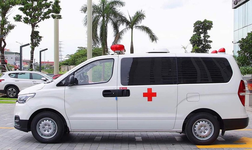 Chiếc xe cứu thương ông Tiến trao tặng cho huyện Ninh Phước.