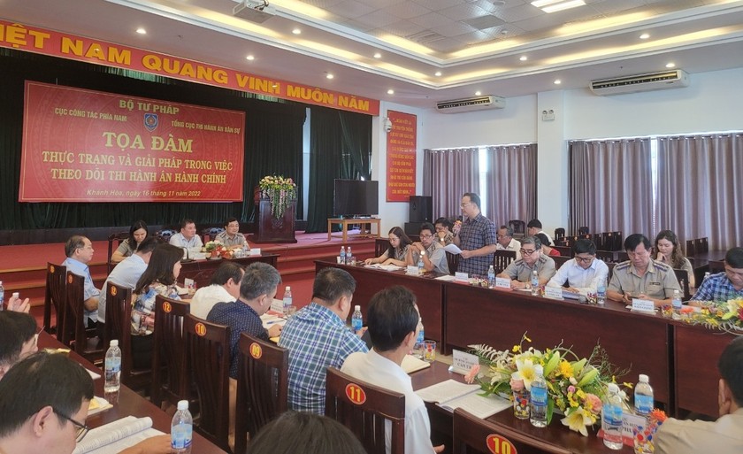 Quang cảnh buổi tọa đàm.