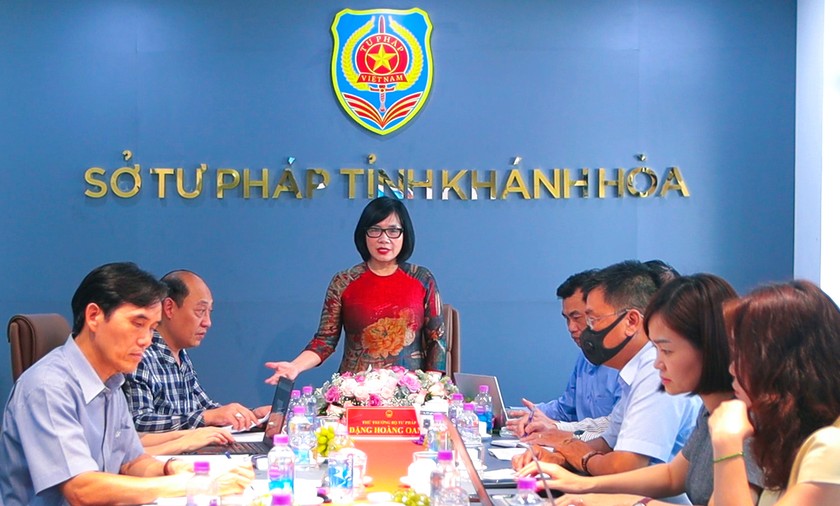 Thứ trưởng Bộ Tư pháp Đặng Hoàng Oanh phát biểu chỉ đạo tại buổi làm việc