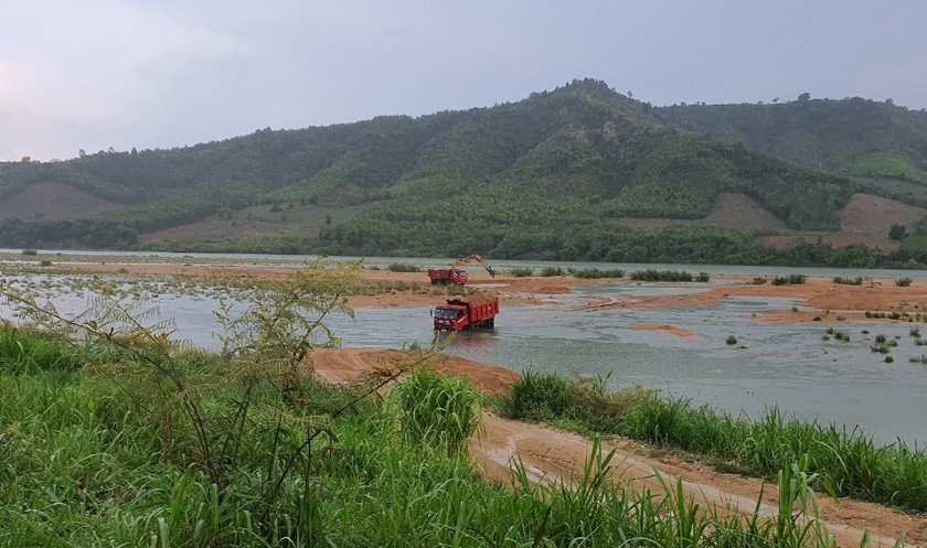 Một mỏ khai thác khoáng sản ở Phú Yên.