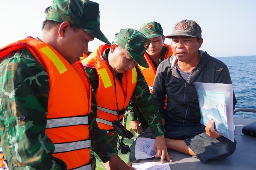 BĐBP tỉnh Bình Định kiểm tra giám sát tàu cá trên biển