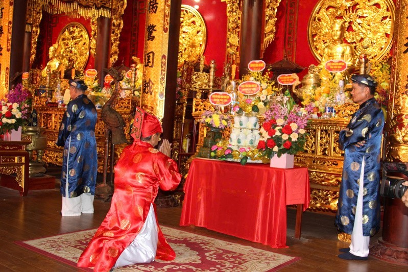 Nghi thức lễ giỗ vua Quang Trung. Ảnh: Thu Loan