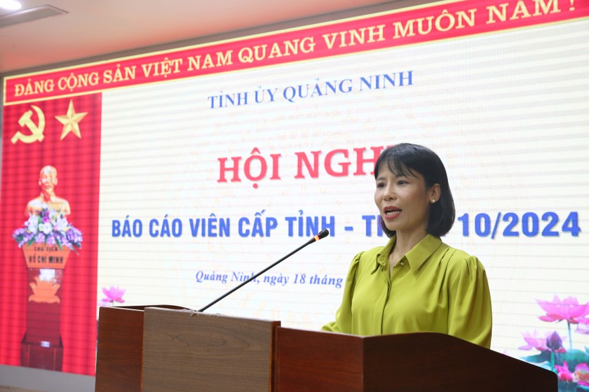 Bà Nguyễn Thị Kim Nhàn, Phó Trưởng Ban Tuyên giáo Tỉnh ủy, phát biểu định hướng tuyên truyền.