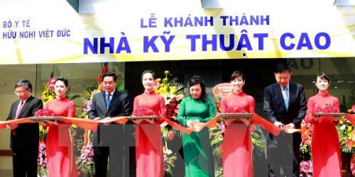 Khánh thành nhiều tòa nhà khám chữa bệnh kỹ thuật cao