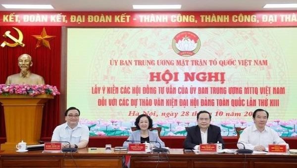 Các đồng chí chủ trì hội nghị.