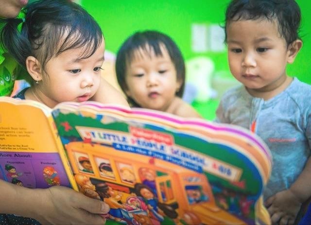 Giáo dục sớm cho trẻ qua sách tương tác