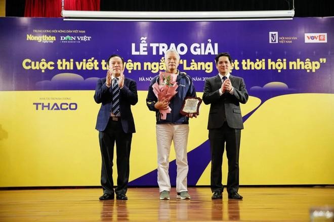 Những mặt trái đầy gai góc trong “Làng Việt thời hội nhập"