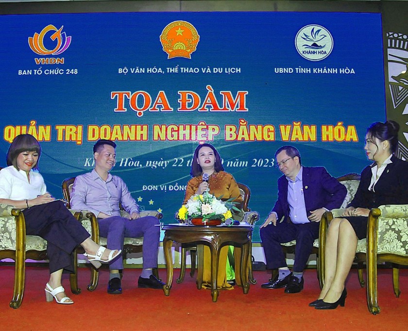 Các đại biểu tại tọa đàm với chủ đề “Quản trị doanh nghiệp bằng văn hóa”. (Ảnh BTC)