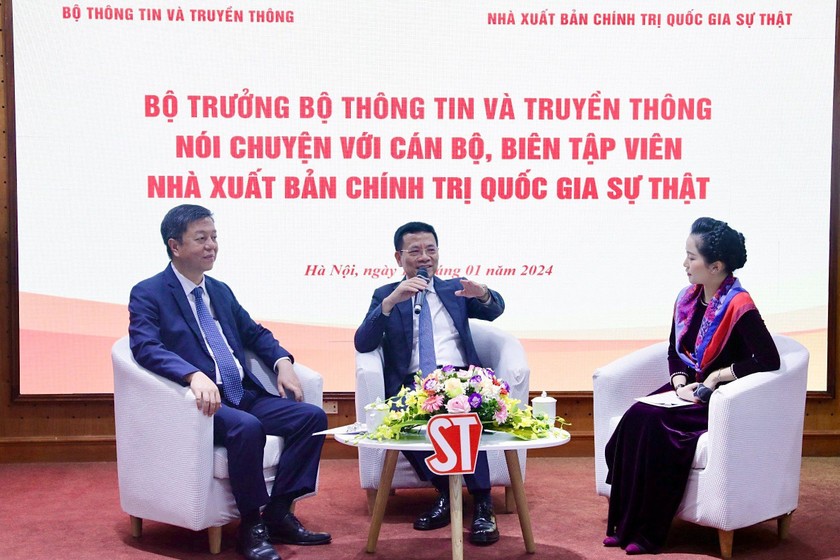 "Chuyển đổi số không thể nửa vời mà phải toàn diện thì mới mang lại giá trị thực sự” - Bộ trưởng Bộ Thông tin và Truyền thông Nguyễn Mạnh Hùng nhấn mạnh. (ảnh BTC).