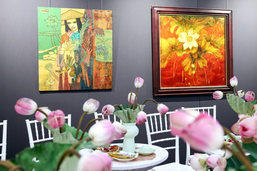 Một số bức tranh hoa sen với nét vẽ tài hoa của các họa sĩ đương đại Việt Nam (ảnh Sơn Tùng).