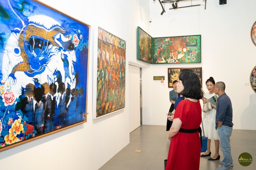 Thưởng lãm các tác phẩm nghệ thuật đặc sắc. (ảnh: Art & Auction)