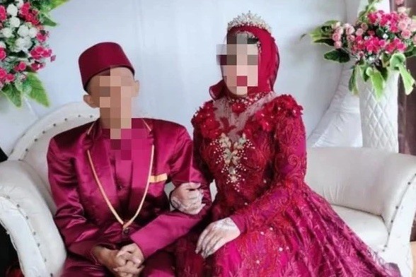 AK phát hiện người vợ mới cưới thực chất là đàn ông giả nữ. Ảnh: Odditycentral