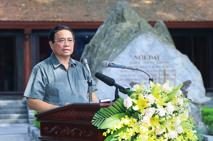 Thủ tướng Phạm Minh Chính: &quot;Uống nước nhớ nguồn&quot;, &quot;Ăn quả nhớ người trồng cây&quot; là truyền thống tốt đẹp, quý báu, được hun đúc, vun đắp bởi biết bao thế hệ người dân Việt Nam trong suốt chiều dài hàng nghìn năm lịch sử của dân tộc. Ảnh: VGP/Nhật Bắc