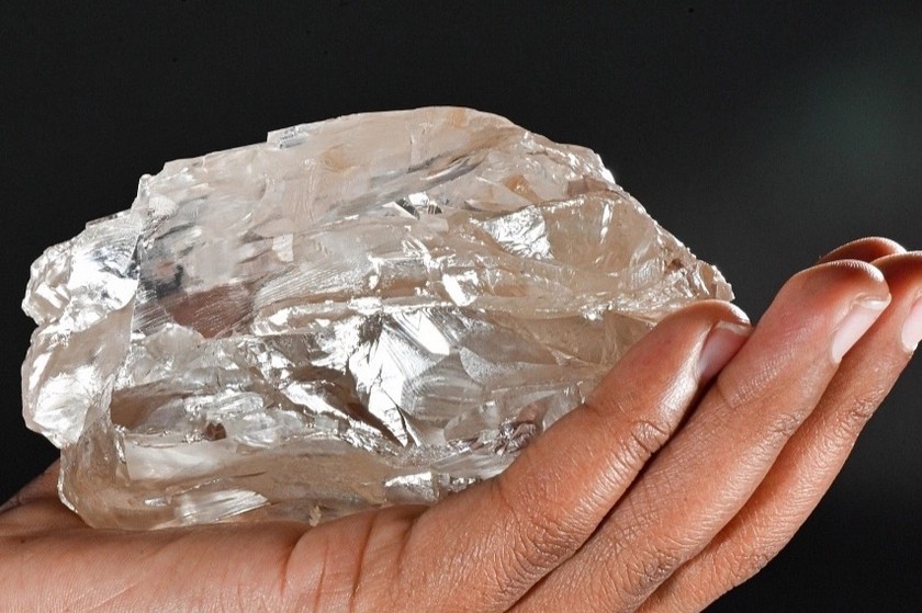 Viên kim cương 2.492 carat. Ảnh: EPA-EFE.