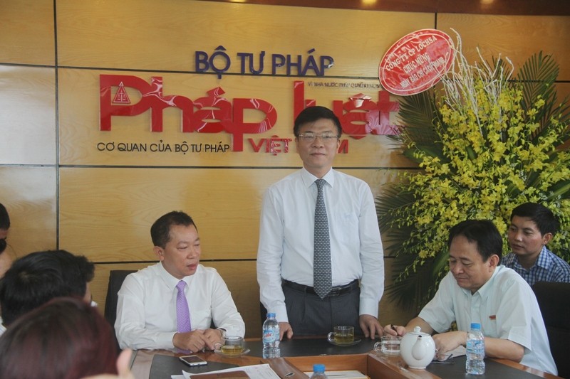  Báo Pháp luật Việt Nam: “Đảng tin, dân yêu, doanh nghiệp đồng hành“