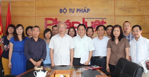 Thứ trưởng Phan Chí Hiếu thăm và làm việc với Báo Pháp luật Việt Nam