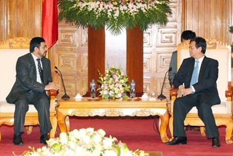 Thủ tướng Nguyễn Tấn Dũng tiếp Đại sứ Vương quốc Oman Sultan Saif Hilal Al Mahruqi nhân dịp Đại sứ bắt đầu nhiệm kỳ công tác tại Việt Nam. Ảnh: VGP/Nhật Bắc