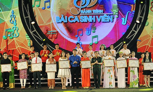 Bùng nổ đêm thi chung kết hành trình bài ca sinh viên 2015