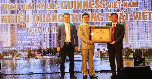 Nhận kỷ lục Guisness Việt Nam, dự án Goldmark City trao quà siêu khủng