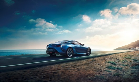 Lexus LC 500h được giới thiệu lần đầu tiên trên thế giới.