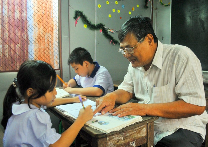 Hơn 23 năm qua, cựu chiến binh Nguyễn Hữu Thời mở lớp dạy học miễn phí cho trẻ em cơ nhỡ