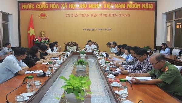 Quang cảnh cuộc họp.