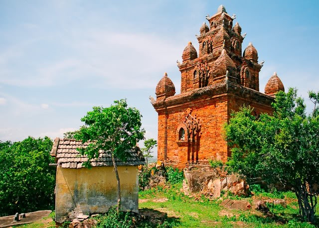 Po Romé là tòa tháp Chăm duy nhất thờ một vị vua hóa thần 