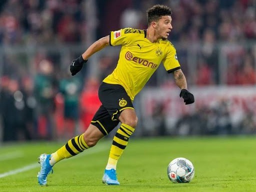 Jadon Sancho đặt một chân đến Old Trafford