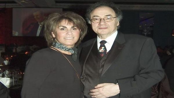 Di ảnh vợ chồng tỉ phú Bernard Barry Sherman