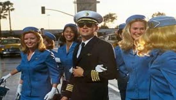 Frank William Abagnale là một trùm lừa đảo thành công nhất trong lịch sử nước Mỹ (ảnh trong phim ‘Catch me if you can’). 