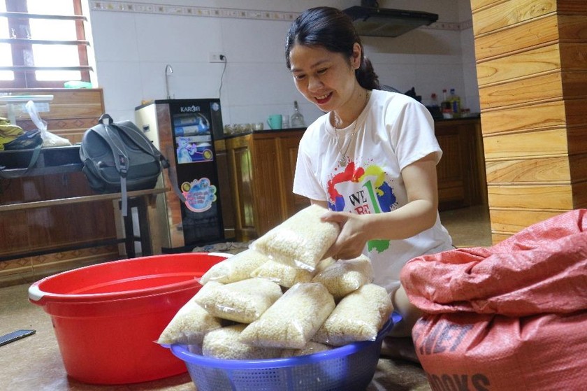 Thứ quà dân dã mà thanh tao này đã đem lại nguồn thu nhập cho nhiều gia đình nơi đây. 