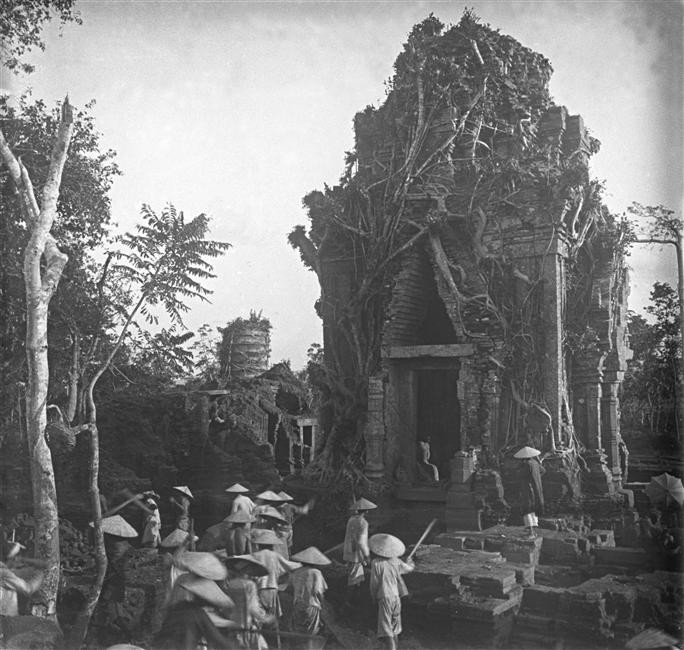 Ảnh Phật viện Đồng Dương chụp trong chuyến thám hiểm của đoàn Henri Parmentier năm 1902. 